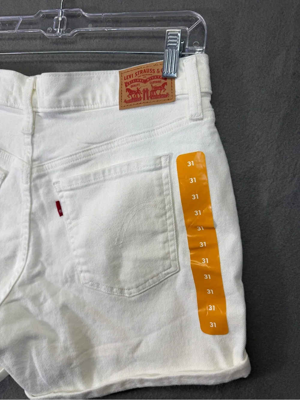 NWT 31 Levi’s Classic mid length shorts White Shorts - Picture 11 of 16